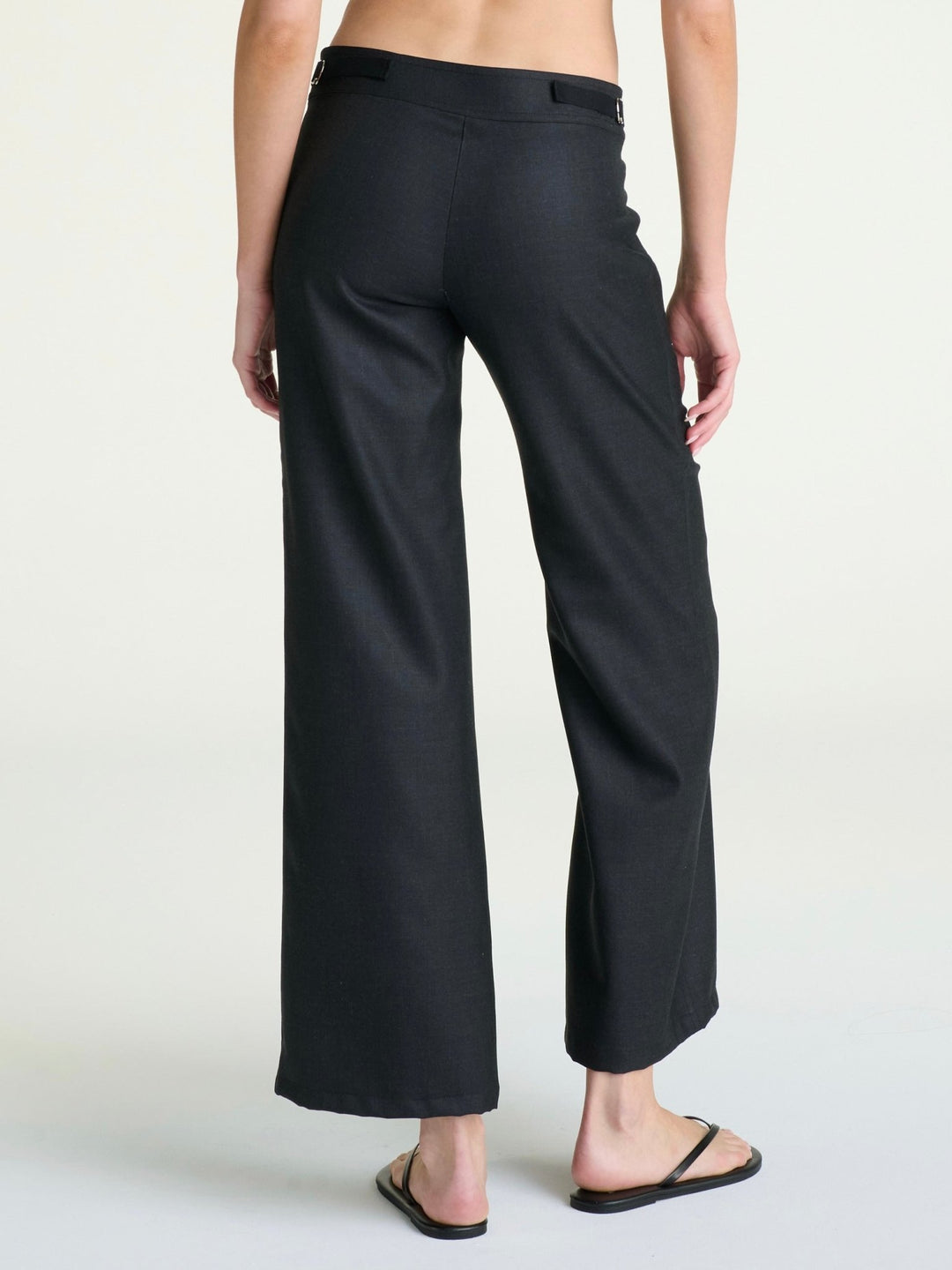 model wearing black heather charcoal pants, seen from the back